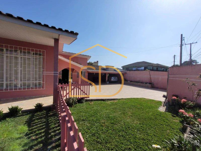 Excelente casa de esquina 3 quartos em São José dos Pinhais, bairro Quissisana. - ROBERTO D. ABADIE Consultor de Imóveis