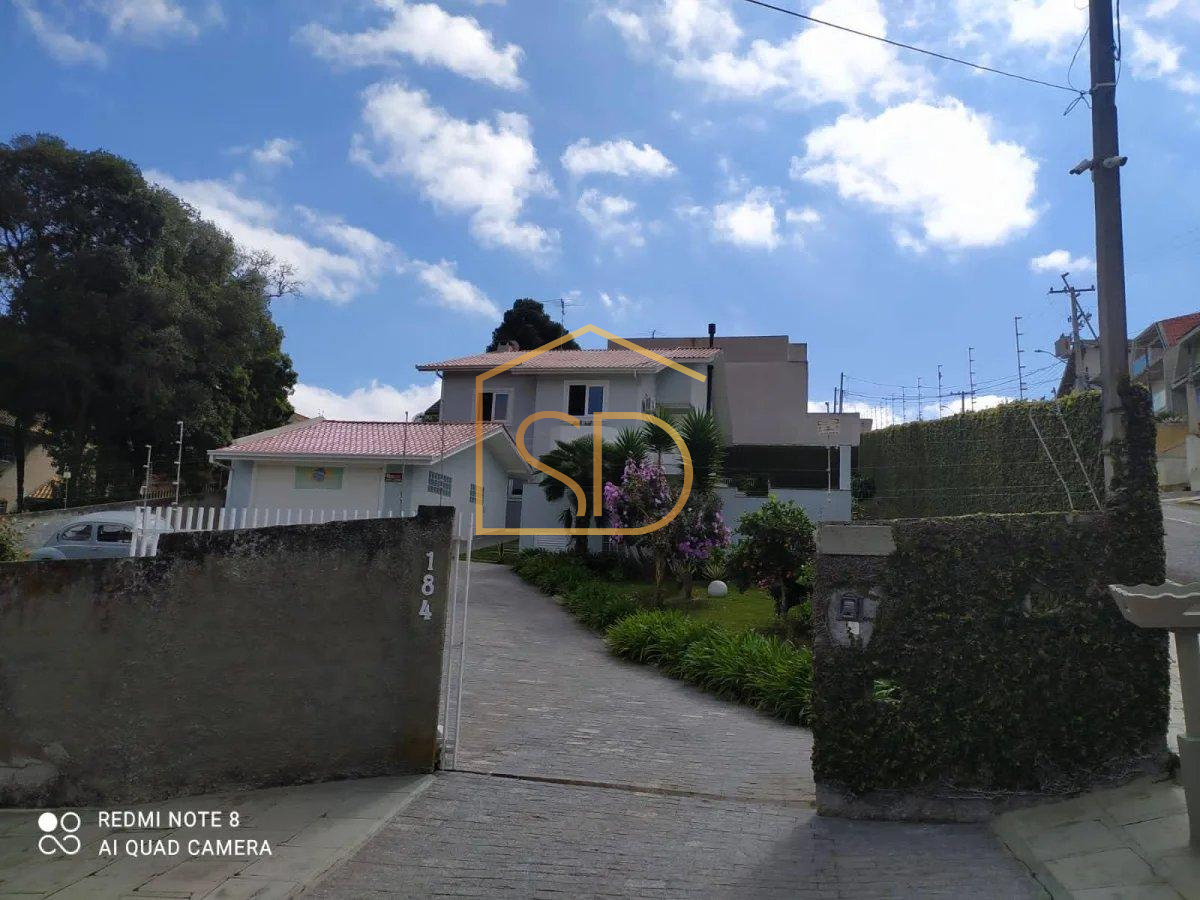 Espetacular Casa Semimobiliada 2 andares com 2 quartos 1 suíte e Piscina, 293m², à venda em São José dos Pinhais, Aristocrata - ROBERTO D. ABADIE Consultor de Imóveis