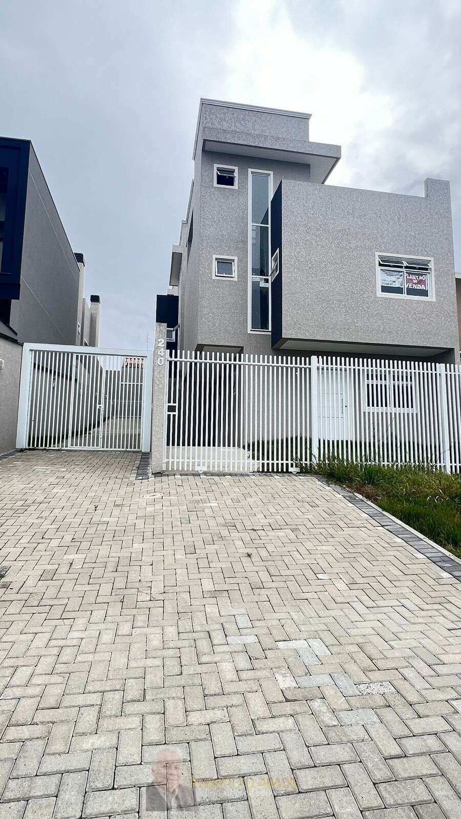 Lindo Sobrado em condomínio com 3 quartos 1 suíte e varanda gourmet, 120,04m², à venda em Curitiba, Xaxim - ROBERTO D. ABADIE Consultor de Imóveis