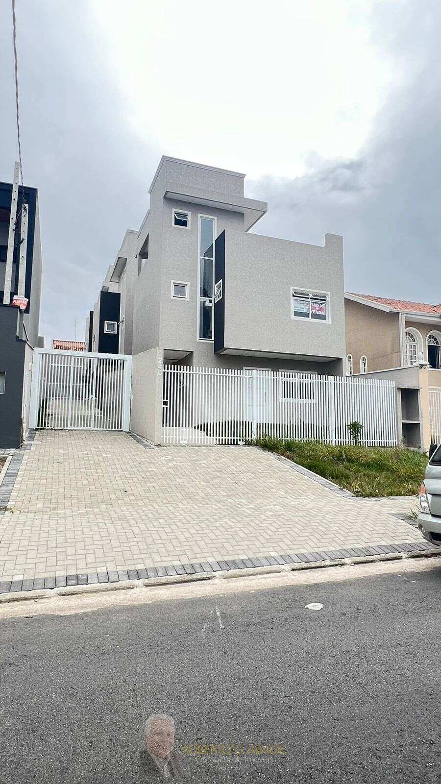 Lindo Sobrado em condomínio com 3 quartos 1 suíte e varanda gourmet, 120,04m², à venda em Curitiba, Xaxim - ROBERTO D. ABADIE Consultor de Imóveis