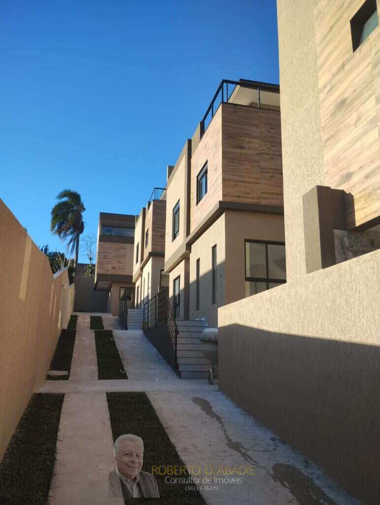 Sobrado à venda, no CONDOMINIO MARCILIO DIAZ 1363,  em Curitiba, Bairro Alto, com 3 quartos, 112m² - ROBERTO D. ABADIE Consultor de Imóveis