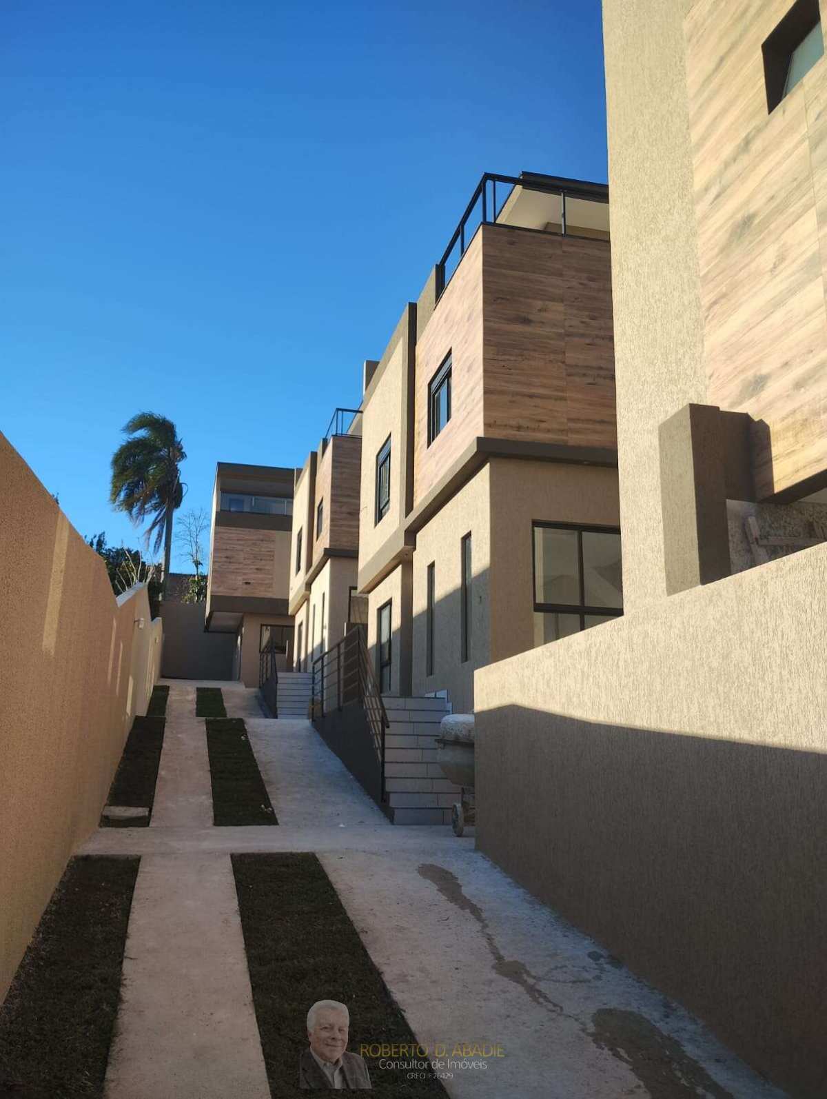 Sobrado à venda, no CONDOMINIO MARCILIO DIAZ 1363,  em Curitiba, Bairro Alto, com 3 quartos, 112m² - ROBERTO D. ABADIE Consultor de Imóveis