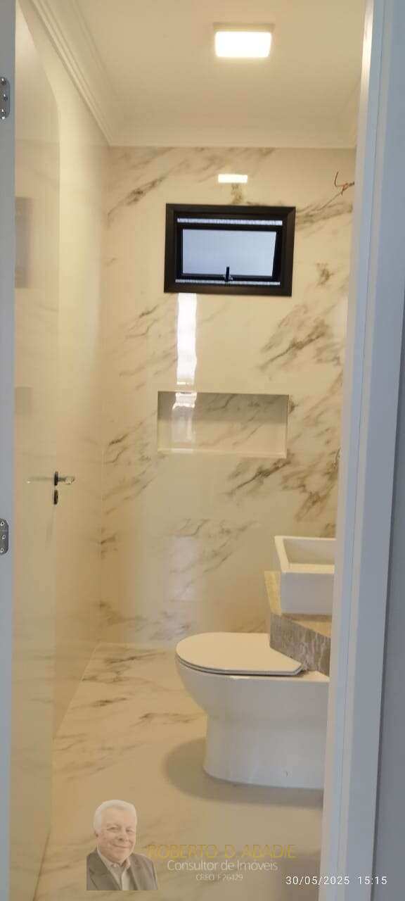 Sobrado em condomínio à venda em Curitiba, Uberaba, com 3 quartos, 137,92m² - ROBERTO D. ABADIE Consultor de Imóveis